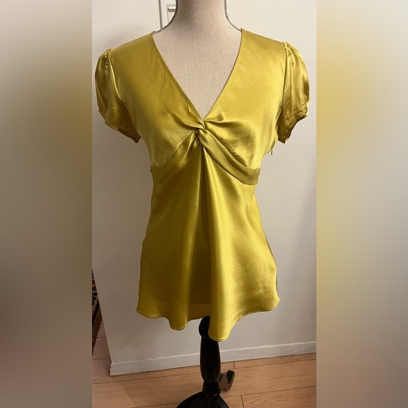 Alfani Women’s Silk Blouse Chartreuse V Neck Size 4 - Picture 1 of 4